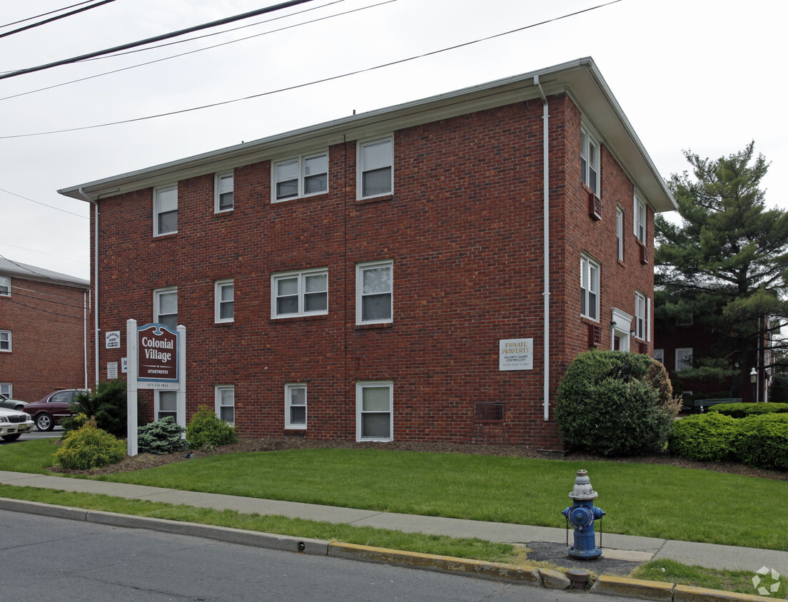 Foto del edificio - Colonial Village