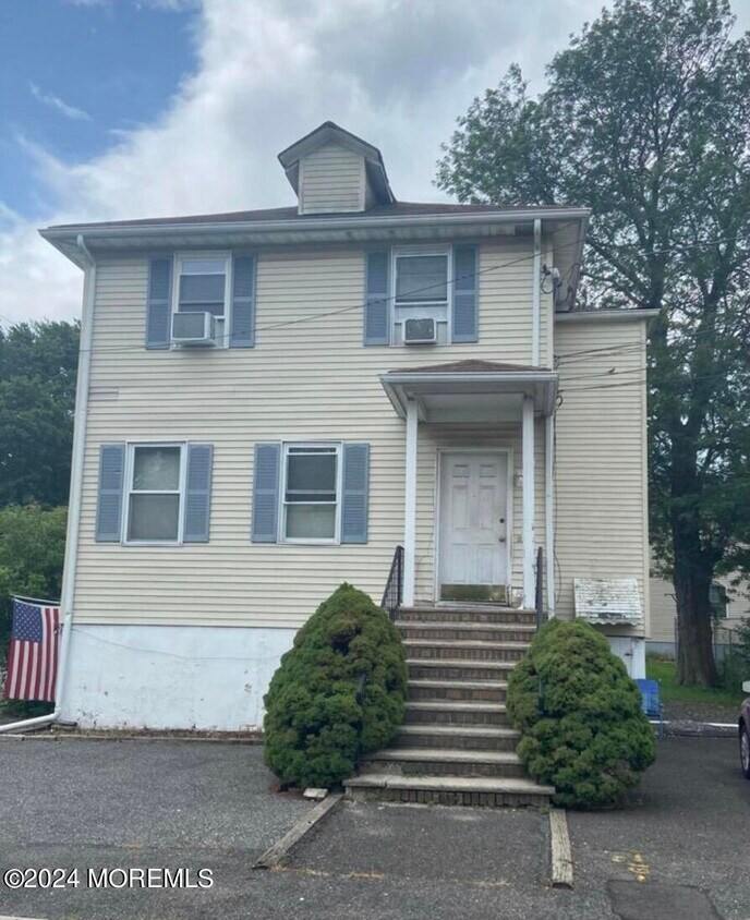 Primary Photo - 942 Edwin St