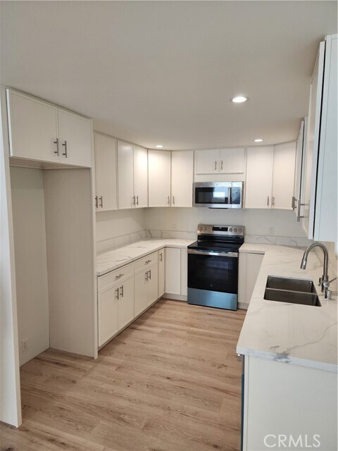 Foto del edificio - 5724 Noble Ave