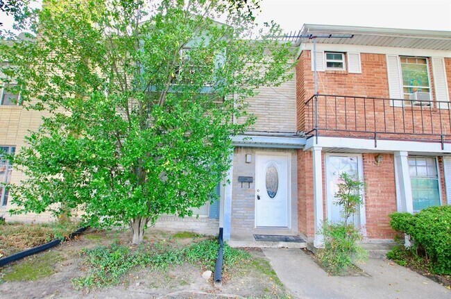 Foto del edificio - 8114 Fondren Rd