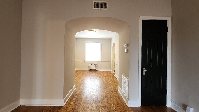 Foto del edificio - 7752 Kingsbury Blvd