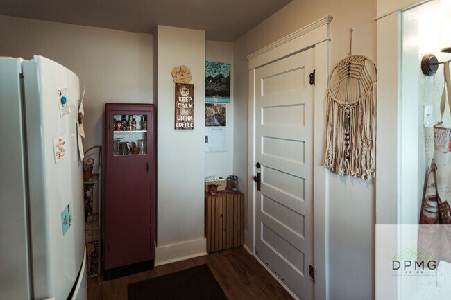 Foto del edificio - 318 E Hillsdale St