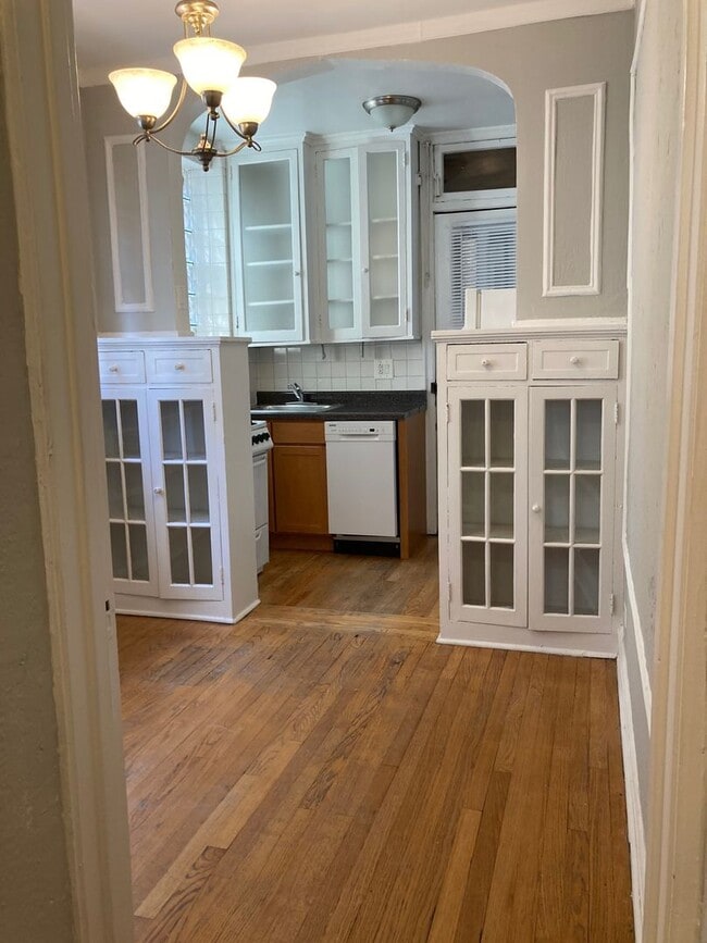 Foto del edificio - Ravenswood One Bedroom ~ Pets Welcome ~ Heat Included