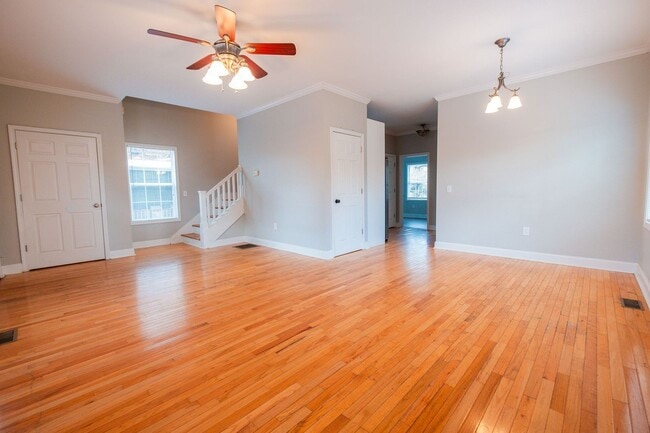 Building Photo - Prime UGA Location! 4BR + Bonus & Private Porch