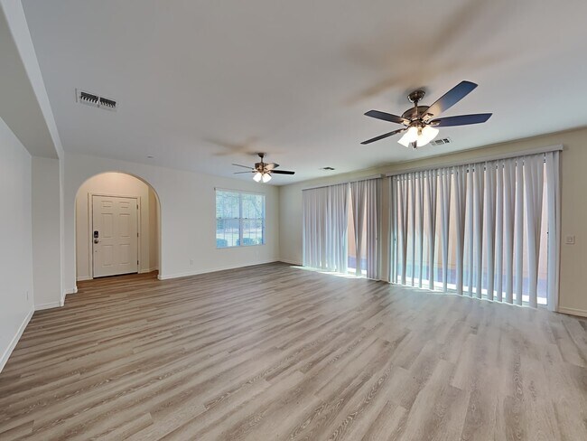Foto del edificio - 12452 W Lindbergh Dr