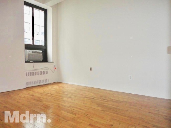Building Photo - 12 E 22nd St