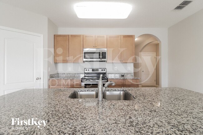 Foto del edificio - 325 Aberdeen Dr