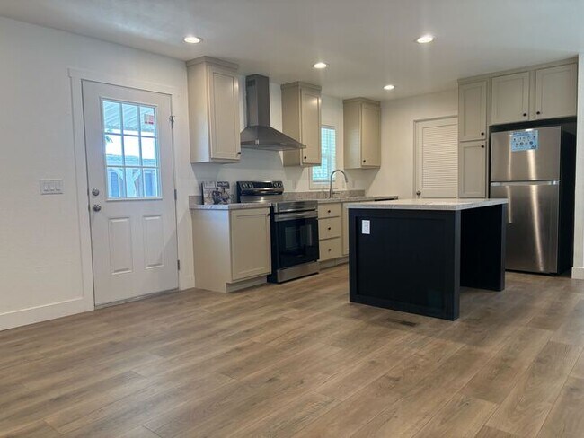 Building Photo - 2060 N Center St