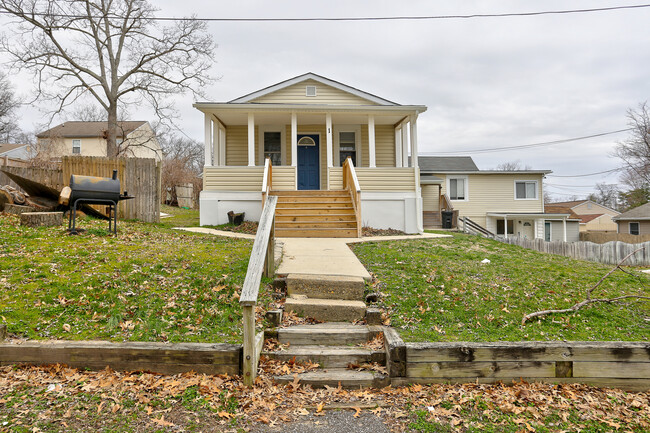 Building Photo - 810 203rd St