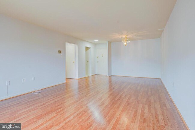 Foto del edificio - 7400 Lakeview Dr