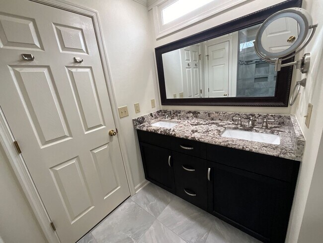 Building Photo - Now Available! Beautiful 3/2.5 home overlo...