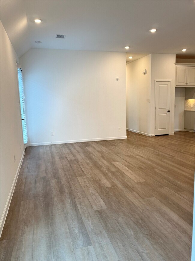 Building Photo - 35428 Woodtrace Cir