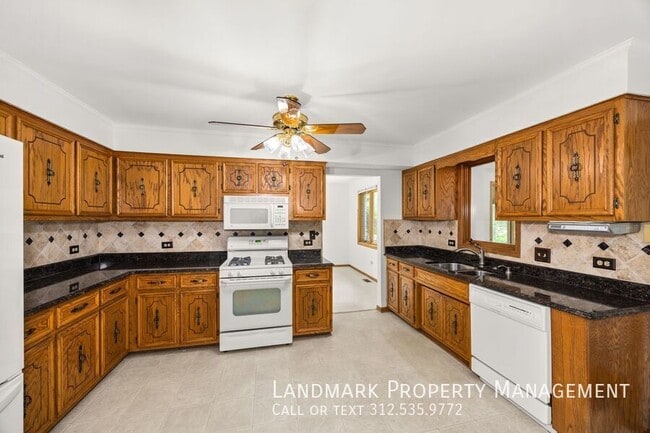 Foto del edificio - 14518 S Golden Oak Dr