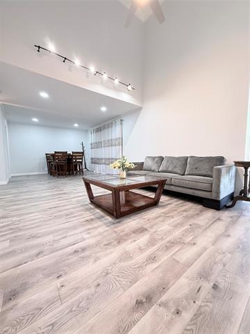 Building Photo - 576 E Avenue J