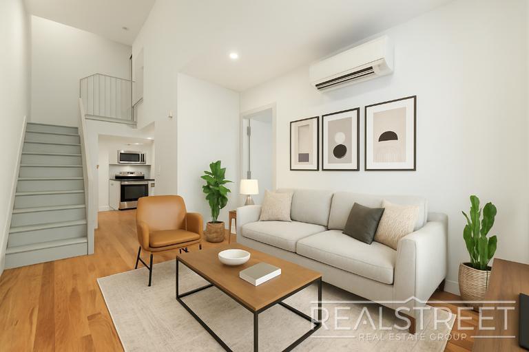 Foto del edificio - Penthouse 2BR/2BA with Private Roof Deck, ...