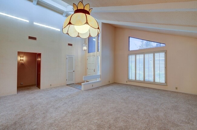 Building Photo - 6260 N Palm Ave