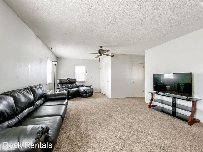 Building Photo - 3 br, 2 bath House - 128 W Ave E