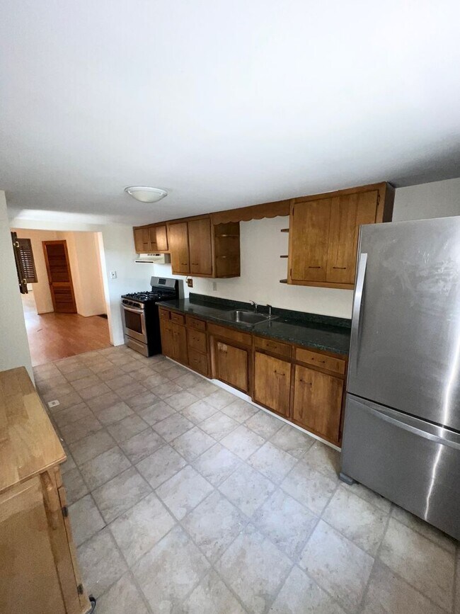 Foto del edificio - SPACIOUS 2 or 3 BEDROOM HOME IN THE HEART OF BLOOMFIELD!