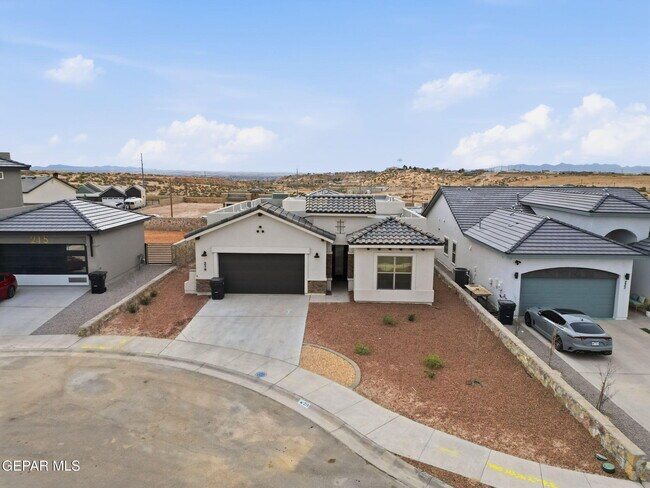 Foto del edificio - 219 Emerald Brass