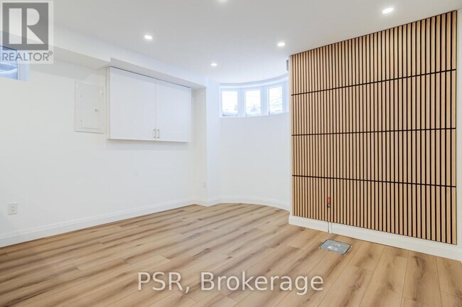 Photo du bâtiment - 110 Braemar Ave