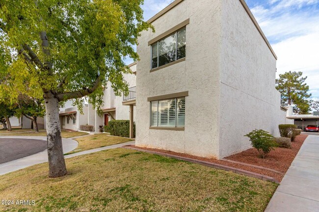 Building Photo - Beautiful townhome in Scottsdale!