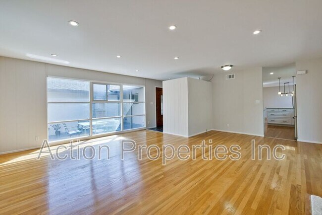 Building Photo - 1353 Flicker Way