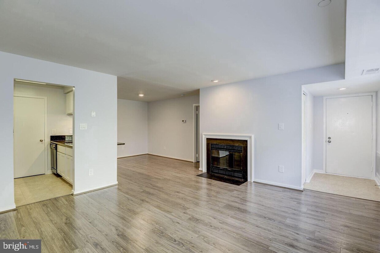 10050 Hellingly Pl Unit 272, Gaithersburg, MD 20886 Room for Rent in