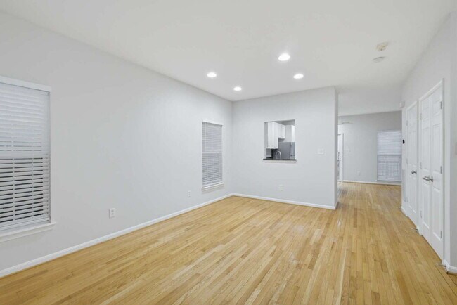 Building Photo - Elegant End-Unit Townhome with Exceptional Community Amenities