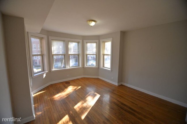 Building Photo - 7152 S Cornell Ave