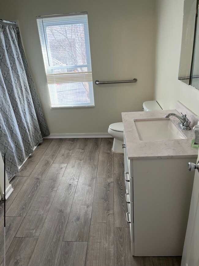 Bathroom - 33 White St
