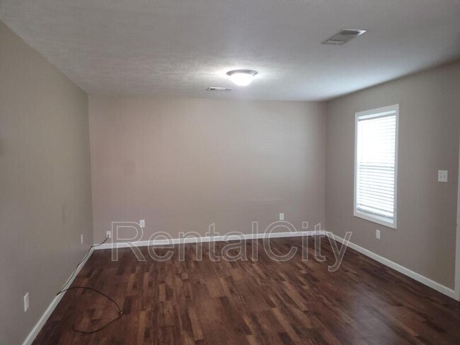 Building Photo - 1304 W Countryman St