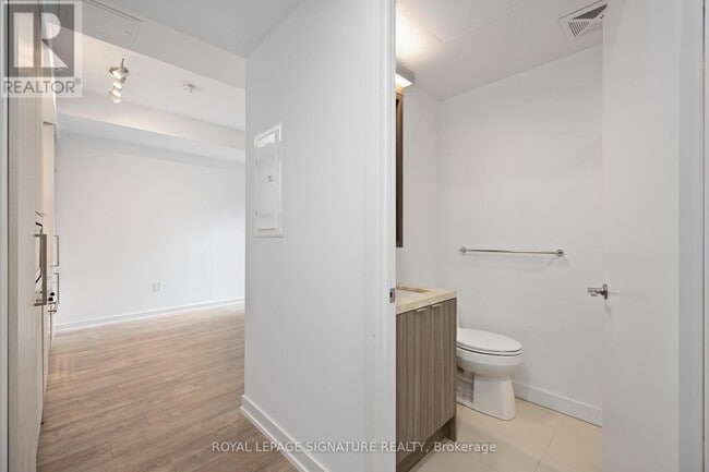 Building Photo - 115-2115 Blue Jays Way