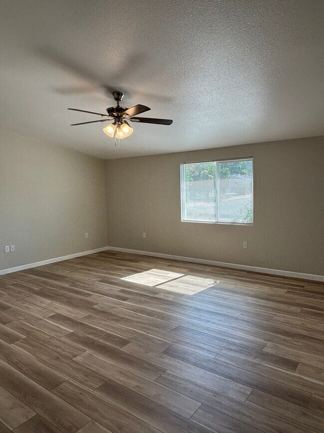 Building Photo - 80 Kaer Ave