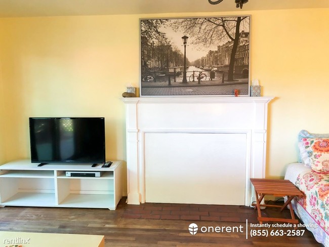 Building Photo - 1 br, 1 bath Duplex - 1261 Oak Avenue