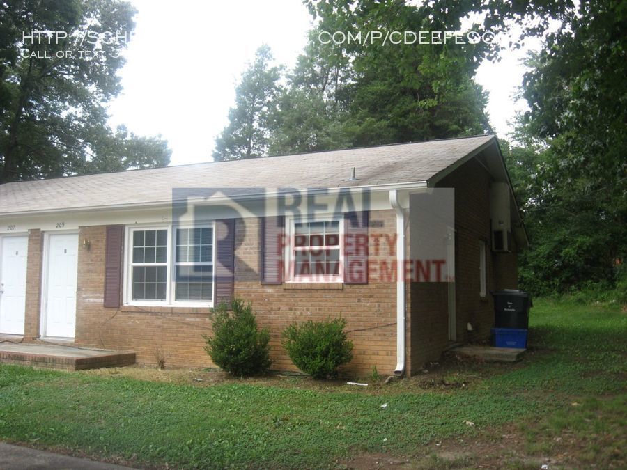 Primary Photo - 209 Smith St