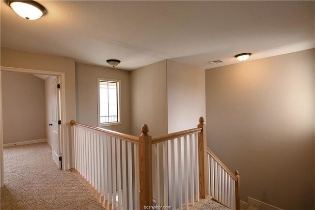 Building Photo - 1437 Buena Vista Dr