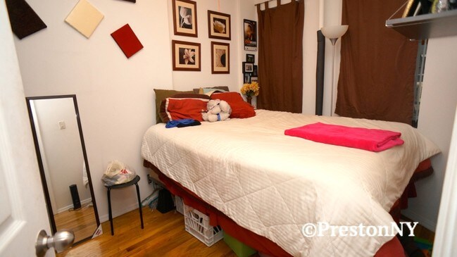 Foto del edificio - 335 W 14th St