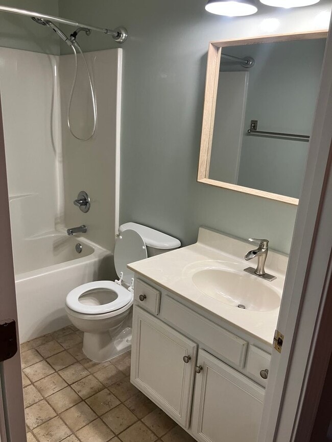 Building Photo - Single level 3BR with Garage - Reedy Fork!