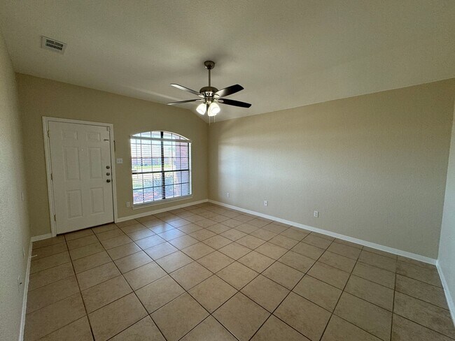 Building Photo - 3500 Dustin Ct