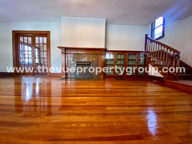 Foto del edificio - 3BR Beauty with Hardwood Floors + Remodeled Kitchen + Fenced Yard!