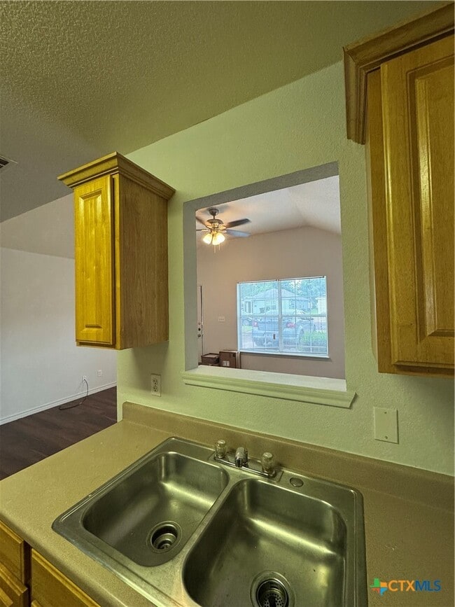 Building Photo - 1104 S Terrace St