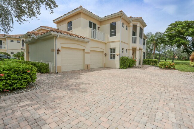 Building Photo - ** SPORTS MEMBERSHIP ** BONITA SPRINGS SPANISH WELLS COUNTRY CLUB ON GORGEOUS LAKE**