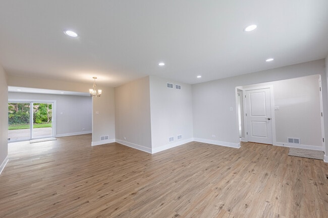 Building Photo - 9418 S 87th Ave