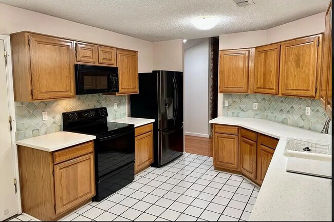 Building Photo - 3205 Manchester Cir