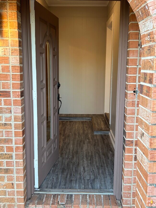 Entrada - 314 S Tesch St