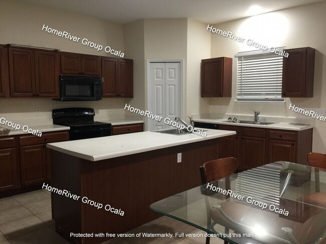 Building Photo - Large 4 bed in SW Ocala