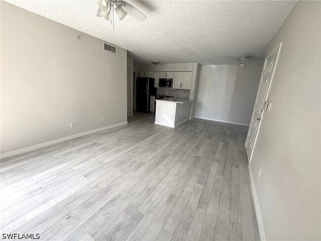 Foto del edificio - 1260 Wildwood Lakes Blvd
