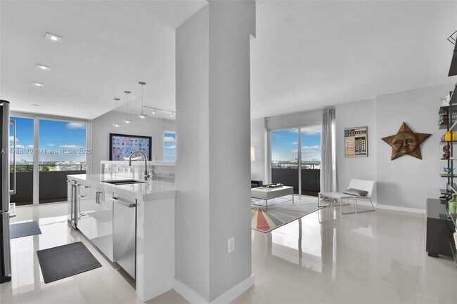 Foto del edificio - 9225 Collins Ave