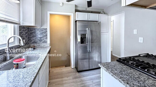 Foto del edificio - 11483 Faust Ave