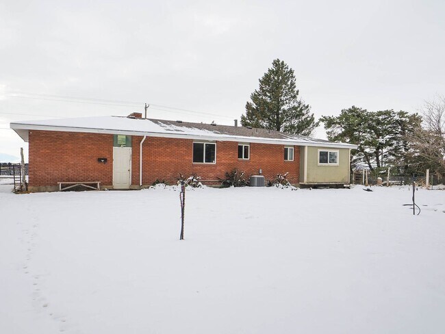 Building Photo - Cosy Rambler in Lehi!